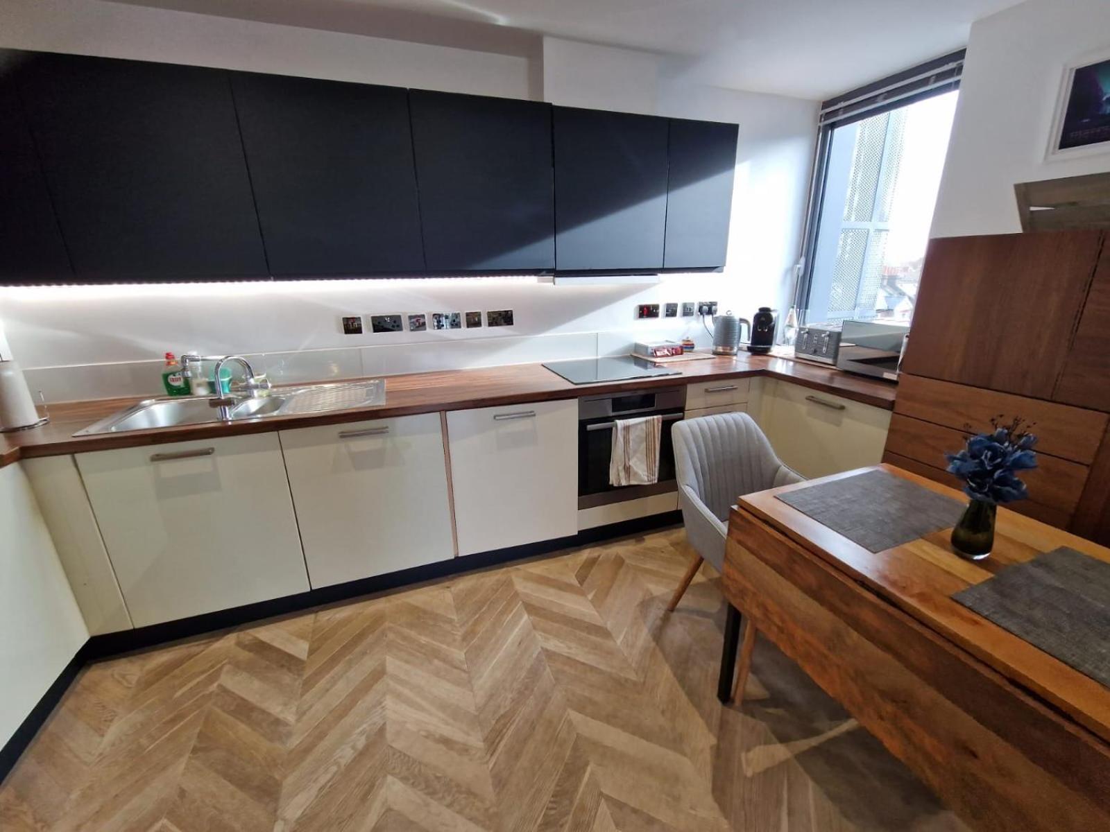 Cosy 1 Bedroom Apartment With Balcony Near Chiswick 伦敦 外观 照片